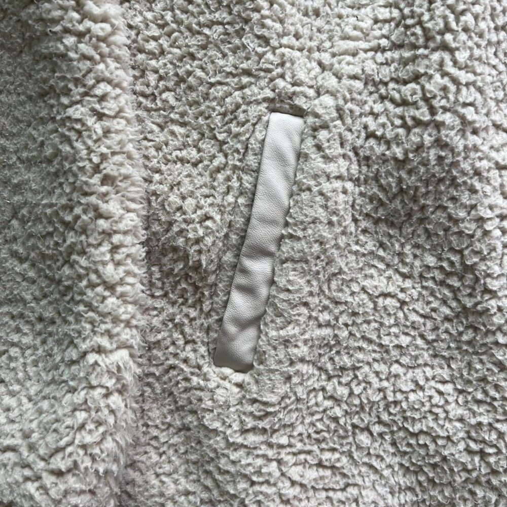 Abercrombie & Fitch Women's Cream and White Sweatshirt